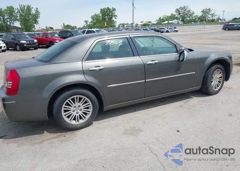 2010 Chrysler 300 Touring/Signature Series/Executive Series from USA, damaged, VIN 2C3CA5CV2AH138882